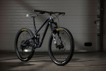 Load image into Gallery viewer, Privateer 141 complete bike 