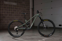 Load image into Gallery viewer, Privateer 161 complete bike in green