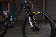 Load image into Gallery viewer, Privateer 141 complete bike front end with HUNT MTB wheels